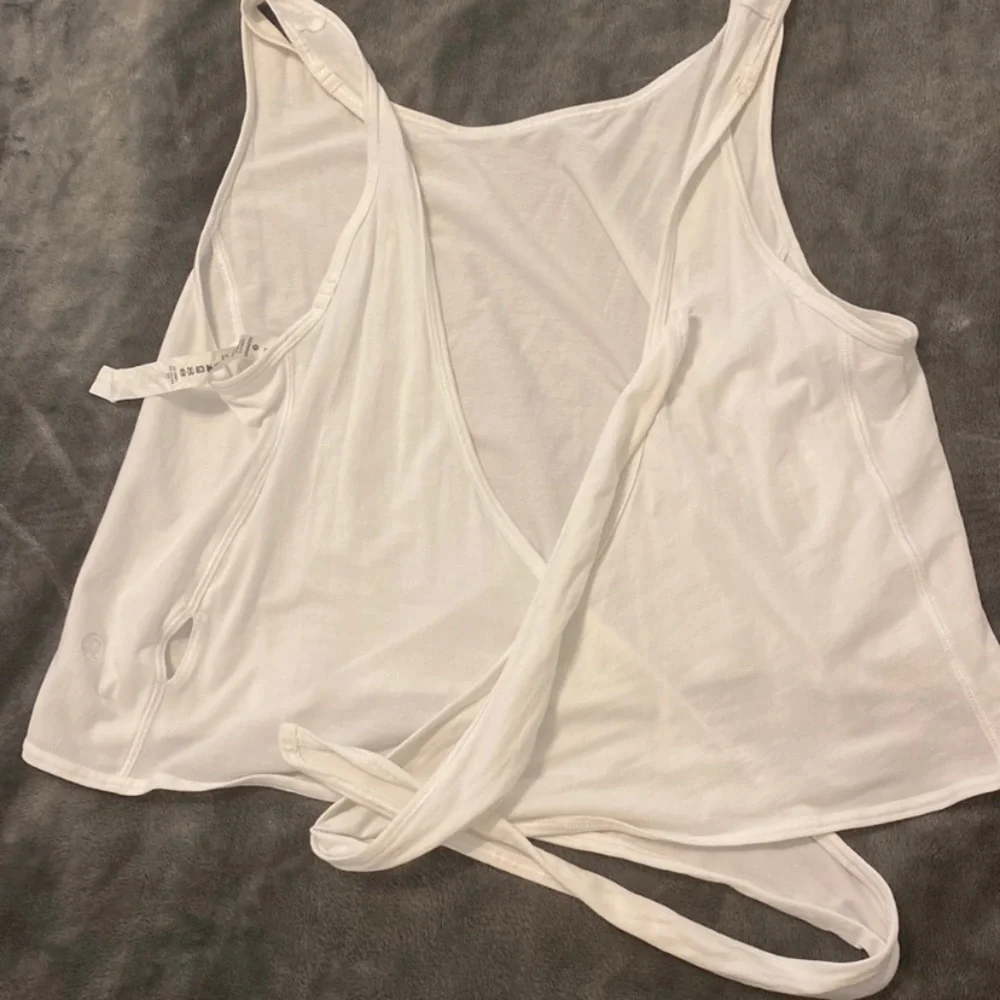 Lululemon - Picture 3 of 3